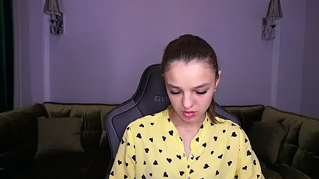 AnitaBambie online show from 11-29-25, 01:55