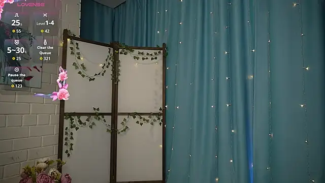 Snapshot of Winaria chatting on 10-14-25, 04:35 Winaria online show from 10-14-25, 04:35