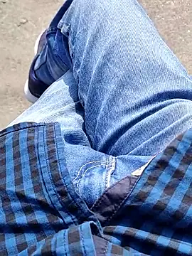 Snapshot of slim-uncut chatting on 02-19-26, 04:09 slim-uncut online show from 02-19-26, 04:09