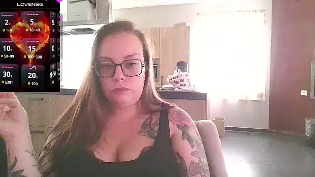 Snapshot of Miss_Lucifer6 chatting on 09-22-25, 01:17 Miss Lucifer6 online show from 09-22-25, 01:17