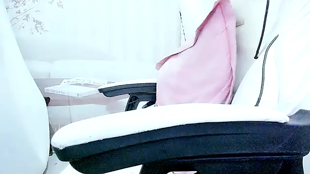 Snapshot of KateCondon chatting on 05-19-26, 01:56 KateCondon online show from 05-19-26, 01:56