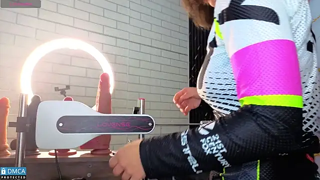 nena cupcake  online show from 11-20-25, 11:11