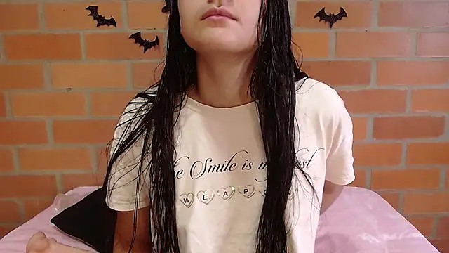 Montserrat Jay online show from 10-29-25, 01:54