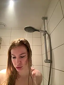 Chloemillerrxx online show from 12-22-25, 04:07