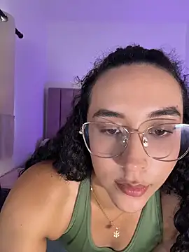 Snapshot of alehia_cute chatting on 05-15-26, 08:07 alehia cute online show from 05-15-26, 08:07