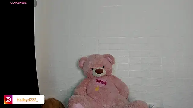 Snapshot of HaileyDuke chatting on 05-27-26, 12:53 HaileyDuke online show from 05-27-26, 12:53