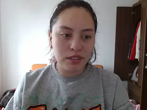 madissooon   online show from 10-28-25, 07:02