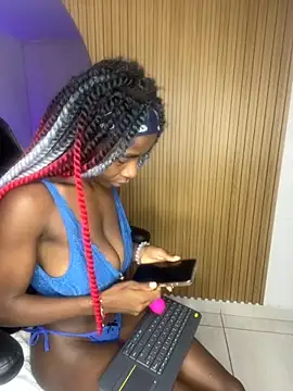 Snapshot of MorenaLush_Eup chatting on 11-04-25, 03:32 MorenaLush Eup online show from 11-04-25, 03:32