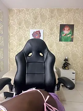 Snapshot of MorenaLush_Eup chatting on 12-14-25, 03:35 MorenaLush Eup online show from 12-14-25, 03:35