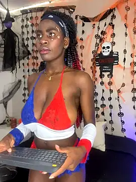 Snapshot of MorenaLush_Eup chatting on 10-28-25, 04:02 MorenaLush Eup online show from 10-28-25, 04:02