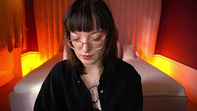 Pixie Peachh online show from 10-17-25, 12:51