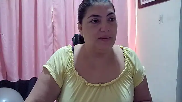Snapshot of lina_maria99 chatting on 05-27-26, 11:50 lina maria99 online show from 05-27-26, 11:50