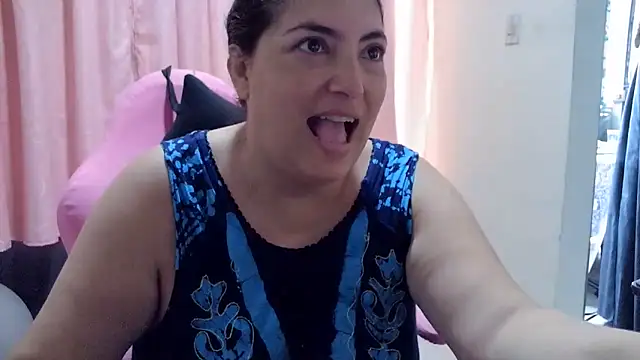 Snapshot of lina_maria99 chatting on 05-30-26, 12:33 lina maria99 online show from 05-30-26, 12:33