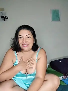 Snapshot of lina_maria99 chatting on 10-21-25, 02:33 lina maria99 online show from 10-21-25, 02:33