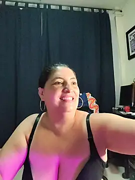 Snapshot of lina_maria99 chatting on 11-18-25, 01:10 lina maria99 online show from 11-18-25, 01:10