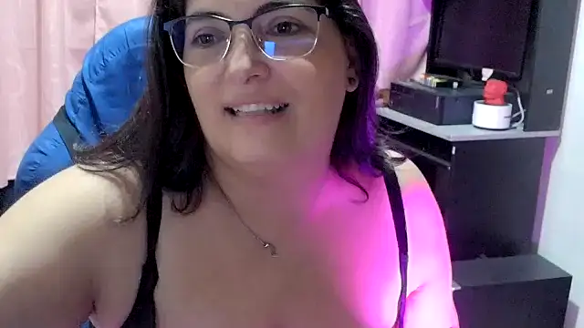 Snapshot of lina_maria99 chatting on 01-18-26, 02:59 lina maria99 online show from 01-18-26, 02:59