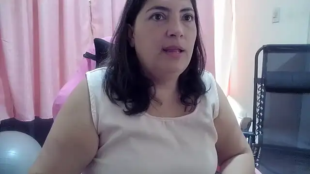 Snapshot of lina_maria99 chatting on 06-02-26, 12:16 lina maria99 online show from 06-02-26, 12:16