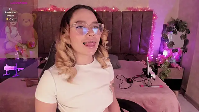 LanaMills  online show from 07-28-26, 04:53