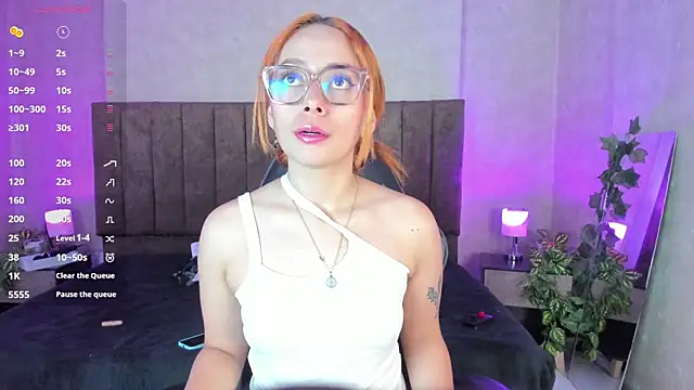 Snapshot of LanaMills_ chatting on 10-10-25, 05:08 LanaMills online show from 10-10-25, 05:08