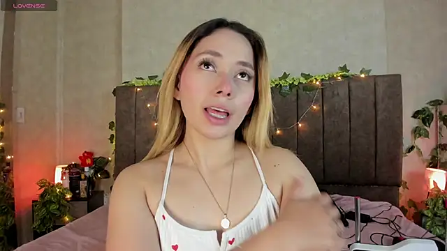 LanaMills  online show from 04-11-26, 05:59