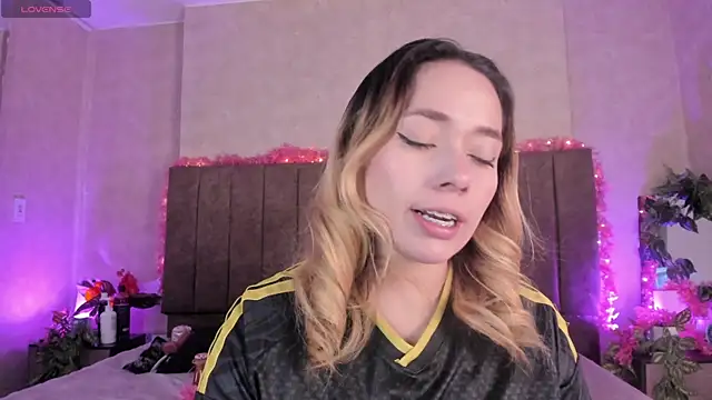 LanaMills  online show from 07-04-26, 06:31