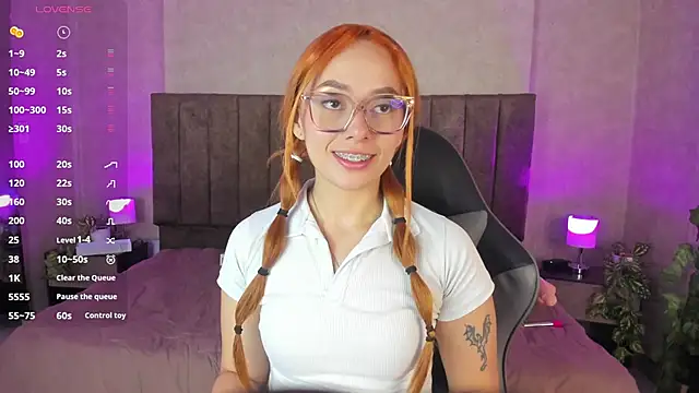Snapshot of LanaMills_ chatting on 09-18-25, 04:59 LanaMills online show from 09-18-25, 04:59