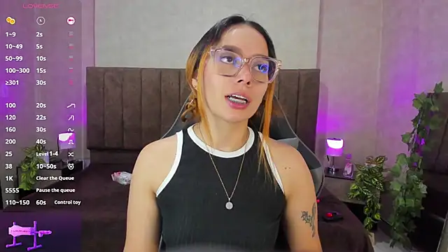 Snapshot of LanaMills_ chatting on 09-14-25, 04:57 LanaMills online show from 09-14-25, 04:57
