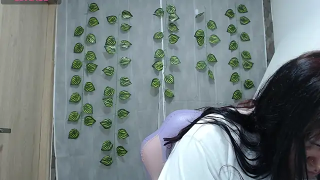 anishasanchezcm101 online show from 10-31-25, 03:58