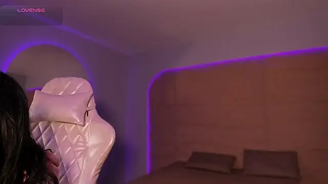 HannahMontgomery online show from 12-04-25, 04:17