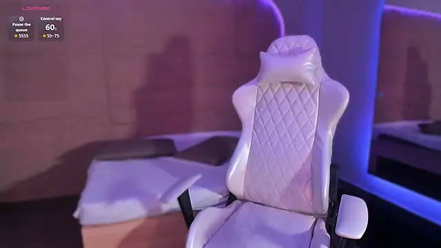 HannahMontgomery online show from 11-21-25, 04:06