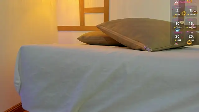 HannahMontgomery online show from 10-31-25, 04:25