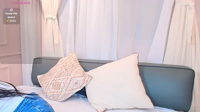 Nahomi key  online show from 10-18-25, 07:38