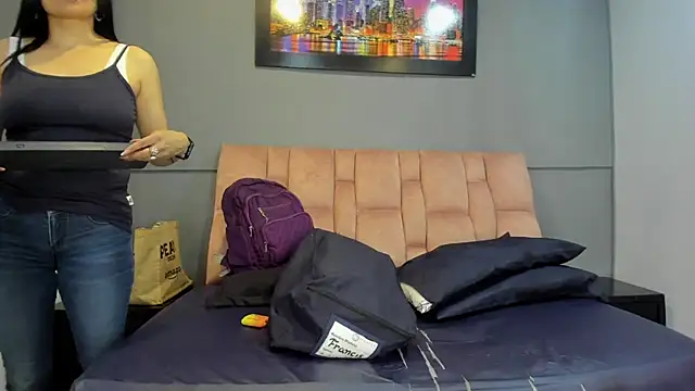 Snapshot of CharlotteCottin chatting on 11-17-25, 02:54 CharlotteCottin online show from 11-17-25, 02:54