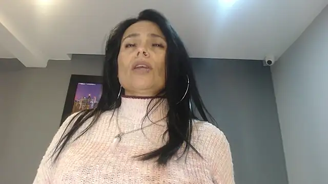 Snapshot of CharlotteCottin chatting on 09-15-25, 11:10 CharlotteCottin online show from 09-15-25, 11:10