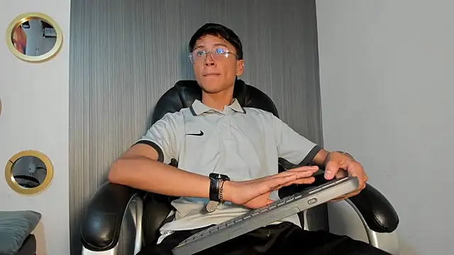 Daddy Darcks online show from 10-15-25, 07:55