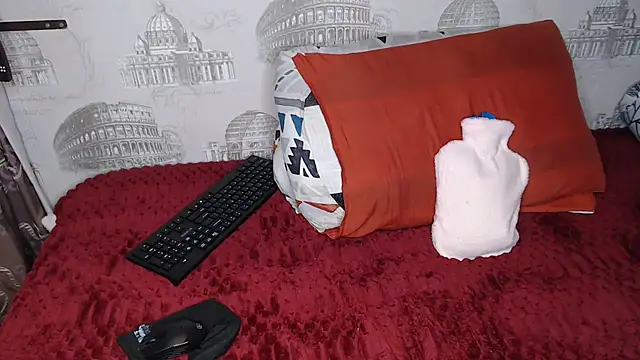 Snapshot of Lunalee chatting on 06-21-26, 10:21 Lunalee online show from 06-21-26, 10:21