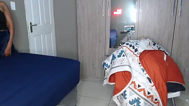 Lunalee online show from 11-26-25, 11:49