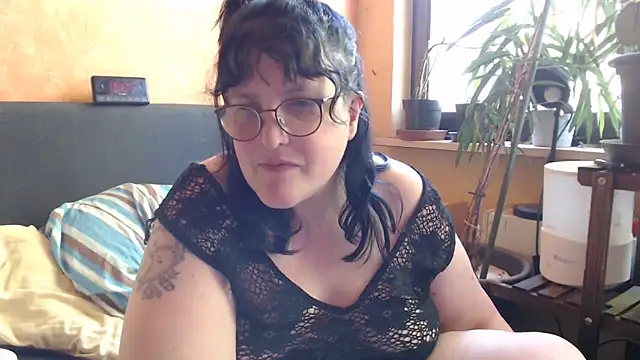 Snapshot of ladyfrombonn chatting on 04-19-26, 02:07 ladyfrombonn online show from 04-19-26, 02:07