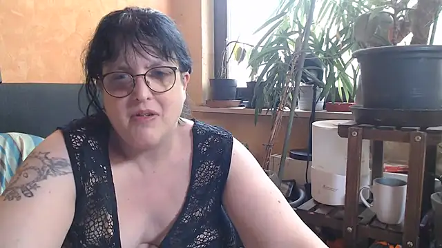 Snapshot of ladyfrombonn chatting on 05-12-26, 02:12 ladyfrombonn online show from 05-12-26, 02:12