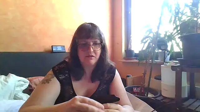 Snapshot of ladyfrombonn chatting on 04-08-26, 01:34 ladyfrombonn online show from 04-08-26, 01:34