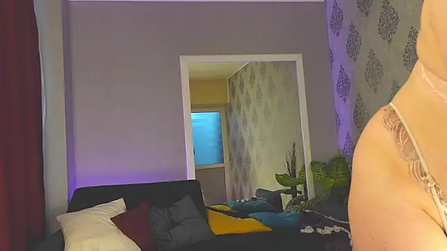 Snapshot of PeachyPixiee chatting on 05-15-26, 07:06 PeachyPixiee online show from 05-15-26, 07:06