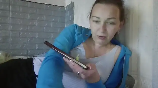 Snapshot of DanaNeon chatting on 04-13-26, 01:15 DanaNeon online show from 04-13-26, 01:15