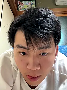 Snapshot of hiromu53 chatting on 10-26-25, 11:32 hiromu53 online show from 10-26-25, 11:32