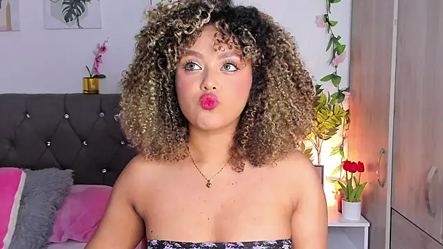 isajonnes18 online show from 10-18-25, 03:08