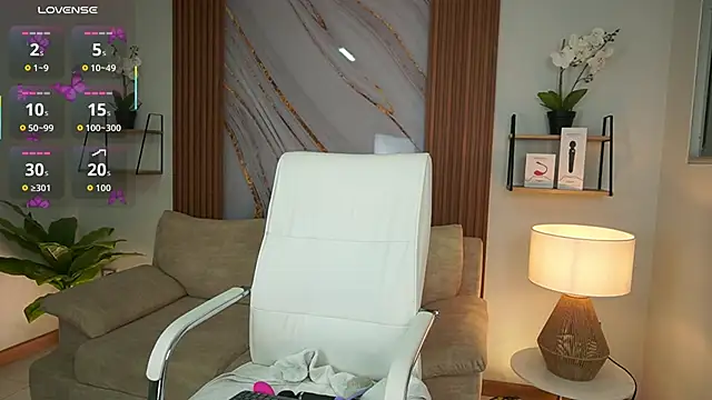 MilaCrave online show from 10-06-25, 11:44