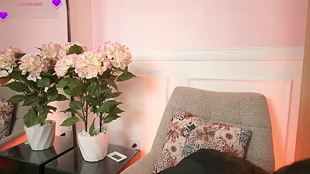 MilaCrave online show from 03-27-26, 11:33