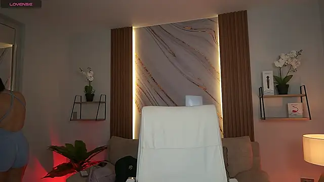 MilaCrave online show from 12-19-25, 11:34