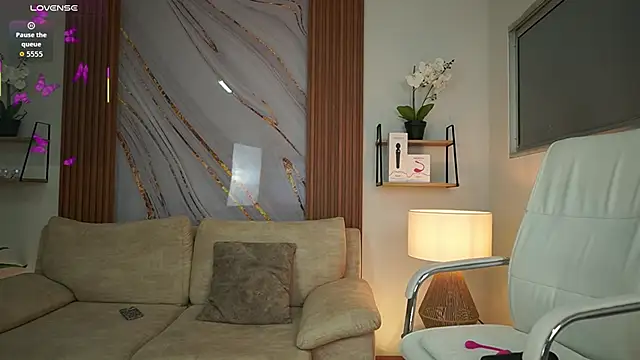 MilaCrave online show from 10-11-25, 11:44