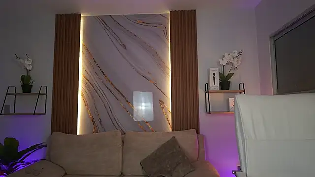 MilaCrave online show from 12-16-25, 11:36