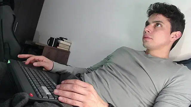 yourfavoriteboy   online show from 01-05-26, 09:07